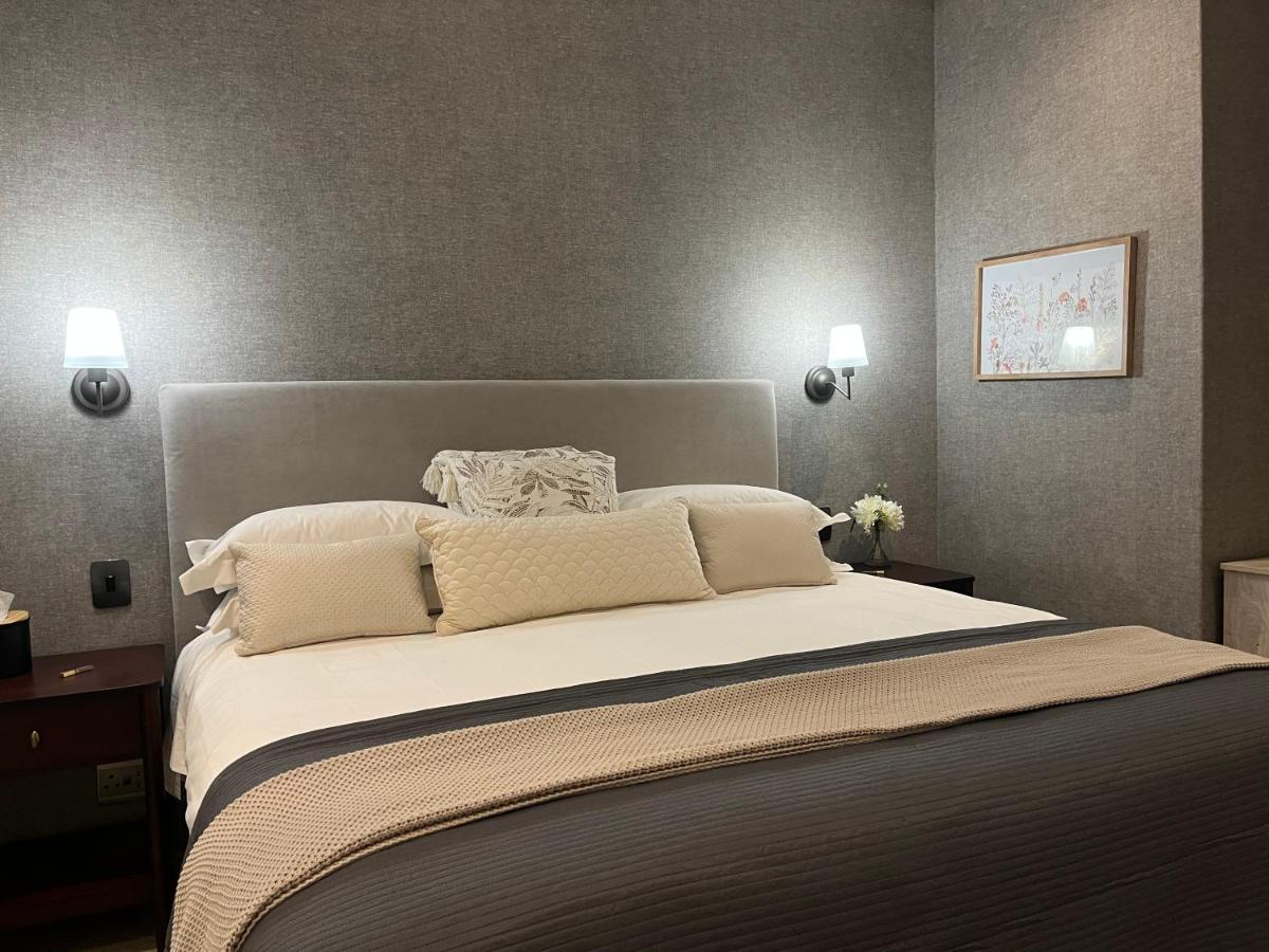 #1202 Cartwright - Bold & Stylish Apartment Cape Town